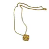 Collar Colgante de Trébol de Cuatro Hojas Dorado Microincrustado para Mujer, Nicho, Sensación de Alta Gama, Cadena para Suéter de Lujo Ligero, Accesorio Elegante, Exquisito, Versátil