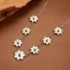 Set de Joyería de Acero de Titanio Flor de Margarita: Tobillera de Crisantemo, Aretes, Collar, Pulsera Conjunto, Conjunto de Margaritas Pequeñas de Verano