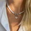 Broche de Acero Inoxidable Tipo 'O' con Circonita Incrustada en Cobre Colgante de 26 Letras Collar de Perlas Sintéticas Cadena de Clavícula de Lujo Nicho para Mujeres