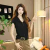 Top de punto con cuello solapa manga corta, hilo de núcleo, tacto de alta gama francés, cárdigan de botones de verano nuevo para mujer, top chic ajustado