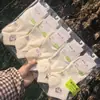 Calcetines Deportivos Blancos de Cintura Baja para Hombre y Mujer Jizhi26, Calcetines Estudiantes Lindos Versátiles de Bloques de Color Coreanos