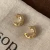 Brincos Minimalistas em Formato de C com Padrão Cruzado e Pino de Prata, Simples e Modernos, Versáteis, Luxo Leve, Brincos de Alta Qualidade