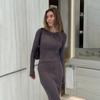 Conjunto de dos piezas de top y falda de manga larga con cuello redondo, estilo europeo y americano, otoño e invierno 2024, sexy y elegante.