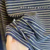 Clásica y versátil, esta camiseta de manga larga a rayas, con detalles en naranja, elástica, cómoda y suave, es perfecta como capa base o como top para principios de otoño para mujer.