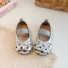 Sapatos de Couro para Menininha 2026 Novos Sapatos de Princesa com Bolinhas Corte Baixo com Laço Mary Janes Sapatos Individuais para Todas as Estações