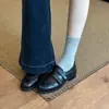 Couro de ovelha, estilo retrô britânico, mocassins de salto grosso para mulheres, sapatilhas pretas de bico redondo, versáteis para o trajeto diário, com fecho de velcro