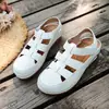Sandálias de Verão Novo Estilo com Bico Fechado para Mulheres 2026 Vazadas Respiráveis Sapatos Femininos Comércio Exterior Tamanho Grande Plataforma Salto Grosso Velcro Sapatos Femininos