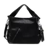 Bolso grande para mujer de alta capacidad, nueva moda 2025, versátil, otoño e invierno, texturizado, popular, para ir al trabajo, con correa ancha al hombro cruzada