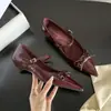 2638-6 Zapatos Mary Jane de Charol Brillante con Moño Punta Fina Tacón Bajo Estilo Francés Tacón Gatito Suave Zapatos para Mujer