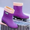 Botas de lluvia para mujer hasta la pantorrilla, zapatos de goma antideslizantes de moda para adultos hasta la pantorrilla, zapatos impermeables, botas de lluvia gruesas con forro de felpa para mujer
