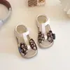 Sandalias para Niña 2025 Verano Estilo Coreano Zapatos de Playa Suaves para Niña Moda Versátiles con Lazo Sandalias de Princesa Tendencia