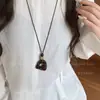 Colar Longo com Pingente Marrom Vintage para Mulheres 2026 Nova Corrente de Suéter de Verão Acessório de Decoração para Roupas