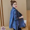 Foto Real de Chaqueta Vaquera para Mujer Primavera y Otoño 2025, de Longitud Media, Versátil, Estilo Coreano, Adelgazante, Cortavientos Casual Holgado, Nuevo Modelo de Algodón
