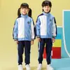 Novo Uniforme de Escola Primária Terno de Três Peças Traje de Jardim de Infância Primavera e Outono Traje para Jogos e Apresentações Classe Infantil