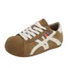 Zapatos casuales de moda estilo coreano con plataforma gruesa para aumentar la altura para mujer, nuevo modelo 2026, zapatillas deportivas versátiles para estudiantes, con cordones, zapatillas de entrenamiento alemanas