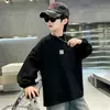 Camiseta Blanca de Manga Larga para Niño Estilo Nuevo Primavera y Otoño Holgada Estilo Coreano Moderna Estampado de Letras Camiseta Base para Niños Medianos y Grandes T