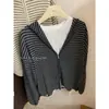 Cardigan de punto con capucha y cremallera a rayas versátil estilo retro clásico de moda cacahuete principios de otoño 11552