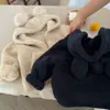 Abrigo infantil personalizado, nuevo producto otoño e invierno 2025, abrigo suéter con cuello de pelo para niños y niñas, chaqueta de cremallera de color liso para bebé