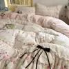 Juego de ropa de cama romántico de invierno estilo francés, que incluye un juego de cuatro piezas con sábanas de terciopelo de leche gruesas, cálidas y suaves, y forro polar de coral para mayor comodidad.