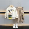 Traje de Primavera Pato Amarillo Pequeño para Niños Traje Deportivo Guapo para Niños Ropa Infantil 25 Nuevo de Moda Conjunto de Dos Piezas para Bebé Primavera y Otoño