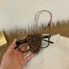 Lindo Gatito Clip de Cuero para Gafas Collar Gafas de Sol Bolsa Magnética Larga Correa para el Cuello Monedero Bolsa para Auriculares para Mujer