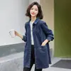Gabardina casual para primavera y otoño, de longitud media, corte holgado, ropa para mujer de talla grande, ropa de otoño para madres de mediana edad, chaqueta tipo camisa de mezclilla para mujeres de talla grande