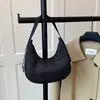 Bolsa de Nicho Feminina Estilo Francês 2025 Outono Nova Tendência Versátil Alta Qualidade Moda Bolsa de Ombro Bolsa de Axila