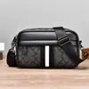 Bolso Cruzado de Hombro Único para Hombre Moda Coreana Nuevo Bolso para Hombre Casual Cuadros Ins de Moda Europea y Americana Bolso Cuadrado Pequeño Venta al por Mayor