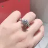Anillo de Garra en Forma de Corazón de Diamantes Completos Copo de Nieve Mago Zircón Lujo Atmosférico Juego de Grupo con Anillo de Diamante Moissanita de Imitación de 3 Quilates para Mujer