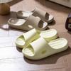 Zapatillas nuevas para hombre 2025 Traje de verano para hombre Interior Hogar Antideslizantes Zapatillas simples de mierda Zapatillas de hombre