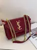 Bolsa Pequena de Couro Patente Estilo Francês de Luxo Leve para Mulheres, Novo Modelo 2026, Bolsa de Ombro com Corrente Texturizada Versátil, Bolsa Quadrada Pequena de Ombro, Bolsa Transversal