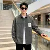 Moda Urbana Retro Marca de Moda para Hombre Primavera y Otoño Nuevo Casual de un Solo Botón Solapa Logo Bordado Moda Cárdigan Camisa de Manga Larga