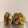 Zapatos Planos Lindos de Dibujos Animados Estilo Birkenstock para Mujer 2025 Nuevos Calientes Versátiles Cómodos Suela Suave Zuecos Casuales Elegantes