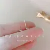 Brincos Mini Lua de Prata Pura S999 para Mulheres, Design de Nicho, Joia de Orelha Invisível Simples, Acessórios Compactos para Estudantes e Pessoas que se Deslocam