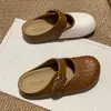 Mules Fechadas com Fivela, Textura Trançada Estilo Retrô Francês, Nova Coleção Primavera 2026, Moda para Uso Externo com Solado Grosso