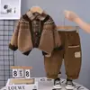 2026 Nuevo Conjunto de Otoño para Niños Casual Atractivo Ropa de Primavera y Otoño para Bebé Conjunto de Tres Piezas Cardigan Suéter Estilo de Moda Venta al por Mayor