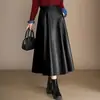 Elegante Falda Adelgazante de Piel de Cordero para Mujer, Otoño/Invierno 2026 Nueva Moda de Cintura Alta Negra Acampanada que Reduce la Edad de Longitud Media