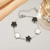 Pulsera de Acero de Titanio Trébol de la Suerte Flor de Cinco Hojas, Trébol de Cinco Hojas para Mujer, Lujo Asequible con Tacto Premium, Joyería de Acero Inoxidable Impermeable 18K