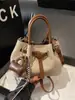 Envio Transfronteiriço Disponível, Bolsa de Ombro Casual Simples com Textura de Alta Qualidade, Novo Estilo Vintage 2025 para Carregar na Mão, Bolsa Nuvem da Moda