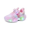 Novos Sapatos Moda Primavera e Outono 2025 Tênis Esportivos para Bebê com Luzes Sapatos de Princesa para Crianças Pequenas e Médias Sapatos Luminous de LED para Meninas