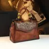 Bolsa Feminina com Escultura em Couro 2026 Nova Bolsa de Mão Vintage Bolsa Feminina de Couro Genuíno Bolsa de Ombro Único Transversal Elegante e na Moda com Design Estilo Chinês