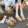 Casuais e estilosos, forrados com fleece, confortáveis e que aumentam a altura, sapatos de algodão novo estilo 2026, sapatos de algodão quentes, com sola grossa, fofos e versáteis