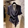 Camisa a rayas de manga corta con cuello en V, elegante y a la moda, nuevo estilo de verano, chic, rejuvenecedora, adelgazante, versátil, top que ciñe la cintura