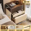 Mesita de noche de madera maciza con cerradura de huellas dactilares, Nuevo modelo 2026, Estilo de mediados de siglo, Sensación simple y de alta gama, Armario pequeño de almacenamiento para dormitorio