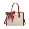 2026 Bolsa de Mão Tote Elegante de Novo Estilo, Grande Capacidade, Decoração de Lenço de Seda com Padrão de Pele de Cobra Simples, Bolsa de Ombro Único Transversal