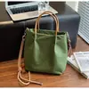 Bolso de Mano para Escalada Estilo Japonés para Mujer 2026 Nuevo de Gama Alta Atmosférico Cuadros Lona de Nylon Bolso para Viajes de Negocios Moderno