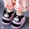 Pantuflas de algodón de invierno Sanrio para niños y niñas, pantuflas cálidas de felpa Kuromi para el hogar padre-hijo con talón cubierto