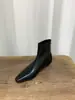 Botas de Cano Curto com Salto Bloco e Bico Quadrado First Encounter Season para Mulheres Outono/Inverno 2026 Botas de Cano Curto Marrons para Usar com Saias Emagrecedoras