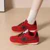 Tênis de treino plataforma estilo coreano para mulheres, nova coleção 2026, com palmilhas ocultas que aumentam a altura, um item popular da moda de outono, com design de cadarço e estilo de tênis casual
