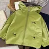Chaqueta de Primavera y Otoño para Niños 2026 Nuevo Estilo Elegante Cortavientos Infantil Chaqueta con Capucha para Bebé Parte Superior Cortavientos para Niños Pequeños y Niños Pequeños